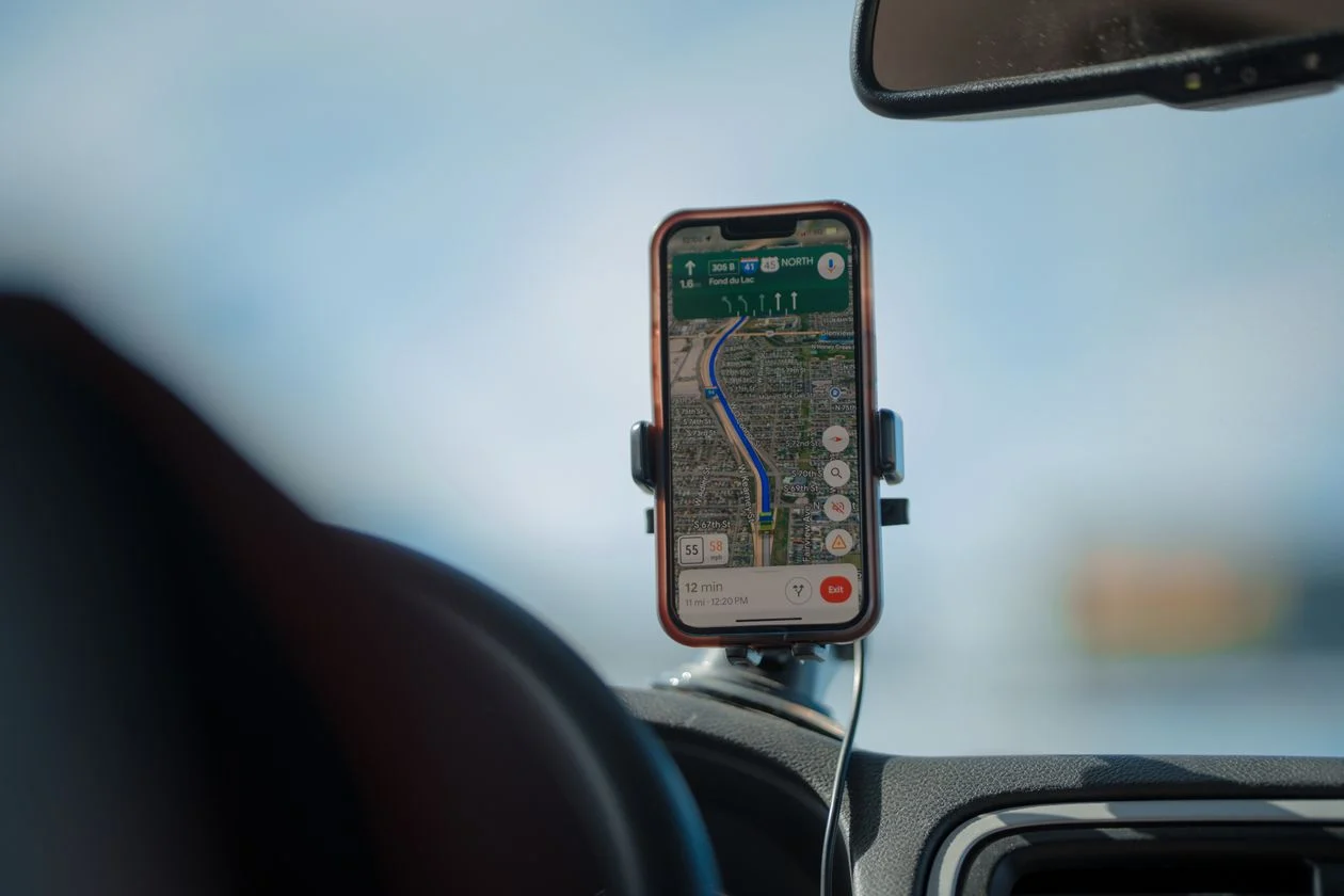 Phone Accessory Bundle (fast charger + car mount)